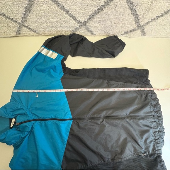 Nike Women’s Small Blue Black Full Zip Lightweight Running Jacket - Picture 4 of 10